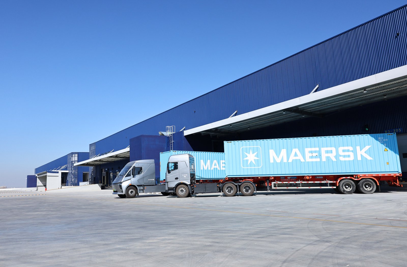 شركة “ميرسك” الدنماركية تعلق خدمتين للشحن البحري