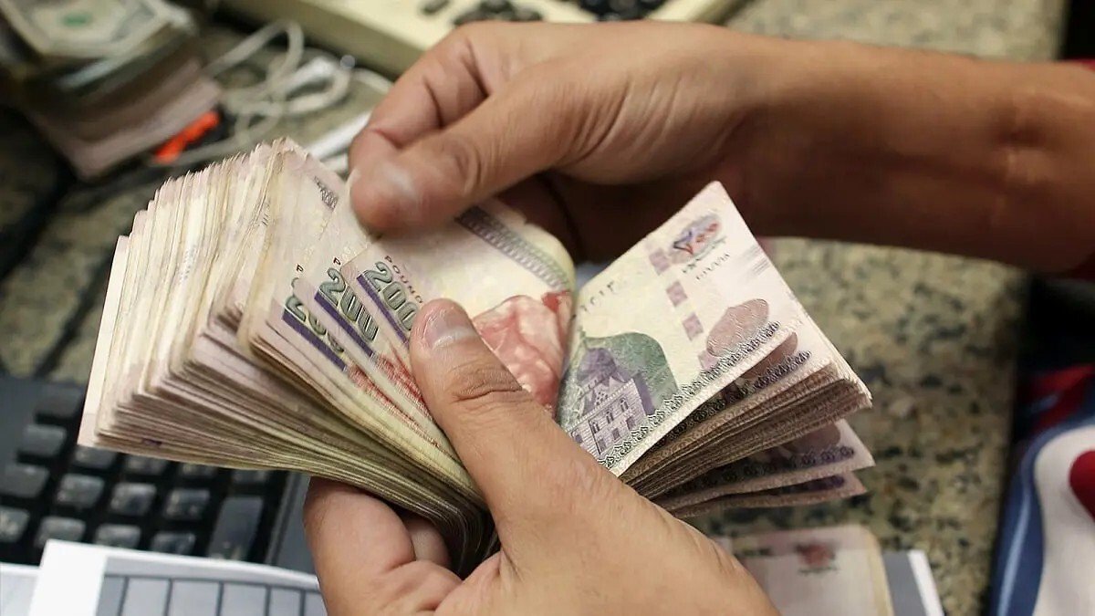 منشورات تثير الجدل حول تطبيقات القروض في مصر.. والرقابة المالية ترد
