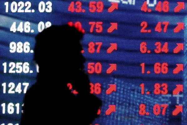 السوق السعودية تهبط 2.3 % لتسجل أدنى إغلاق منذ عام 2021